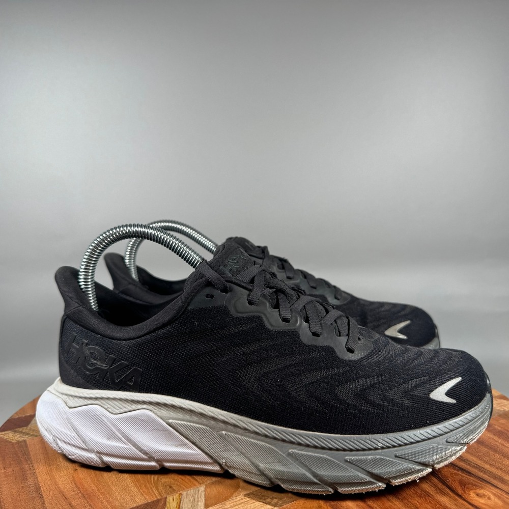 Hoka One One Arahi 6 Black White Women 7B Running Shoes 1123195-BWHT